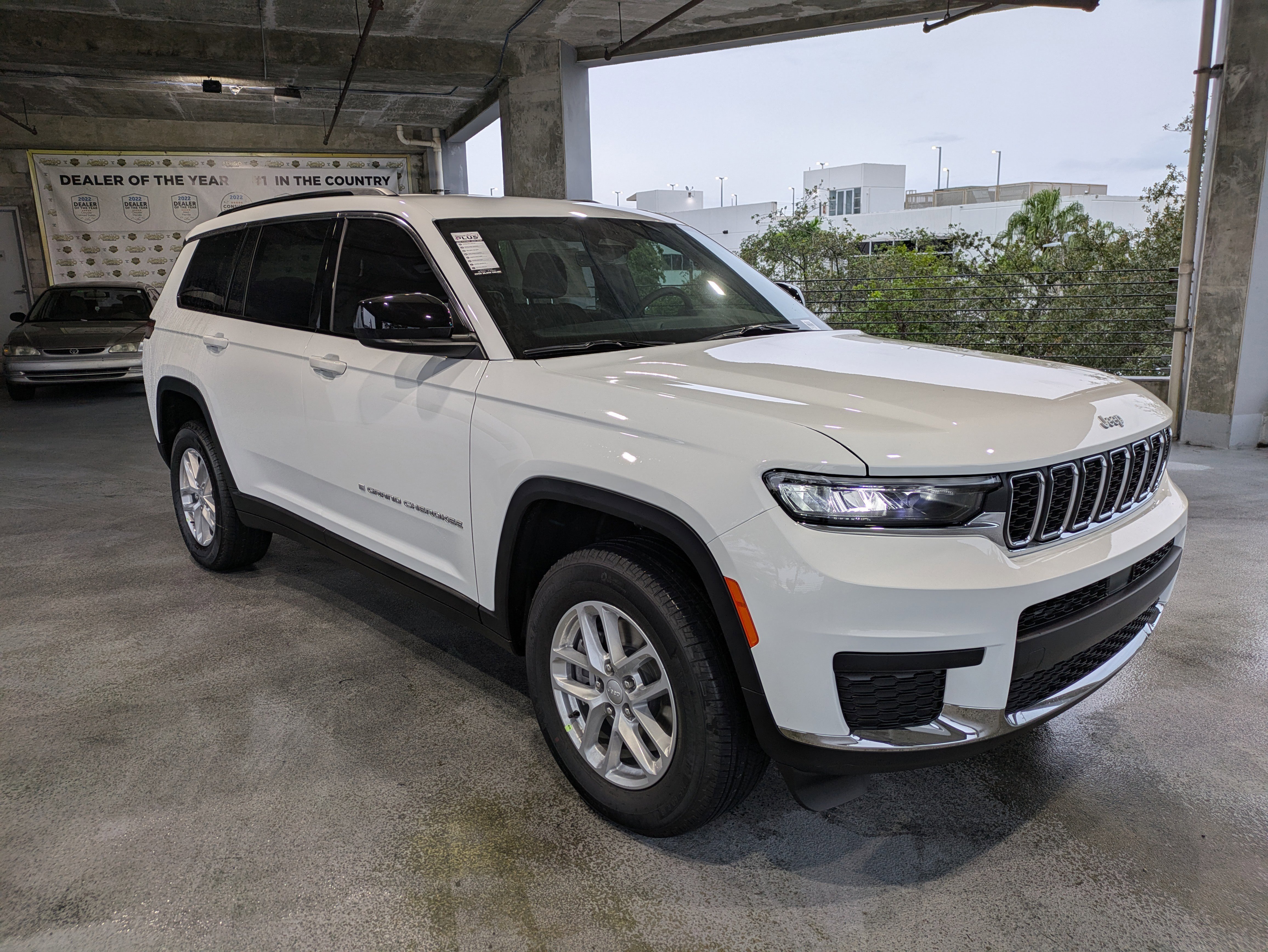 2025 Jeep Grand Cherokee L Laredo's photo
