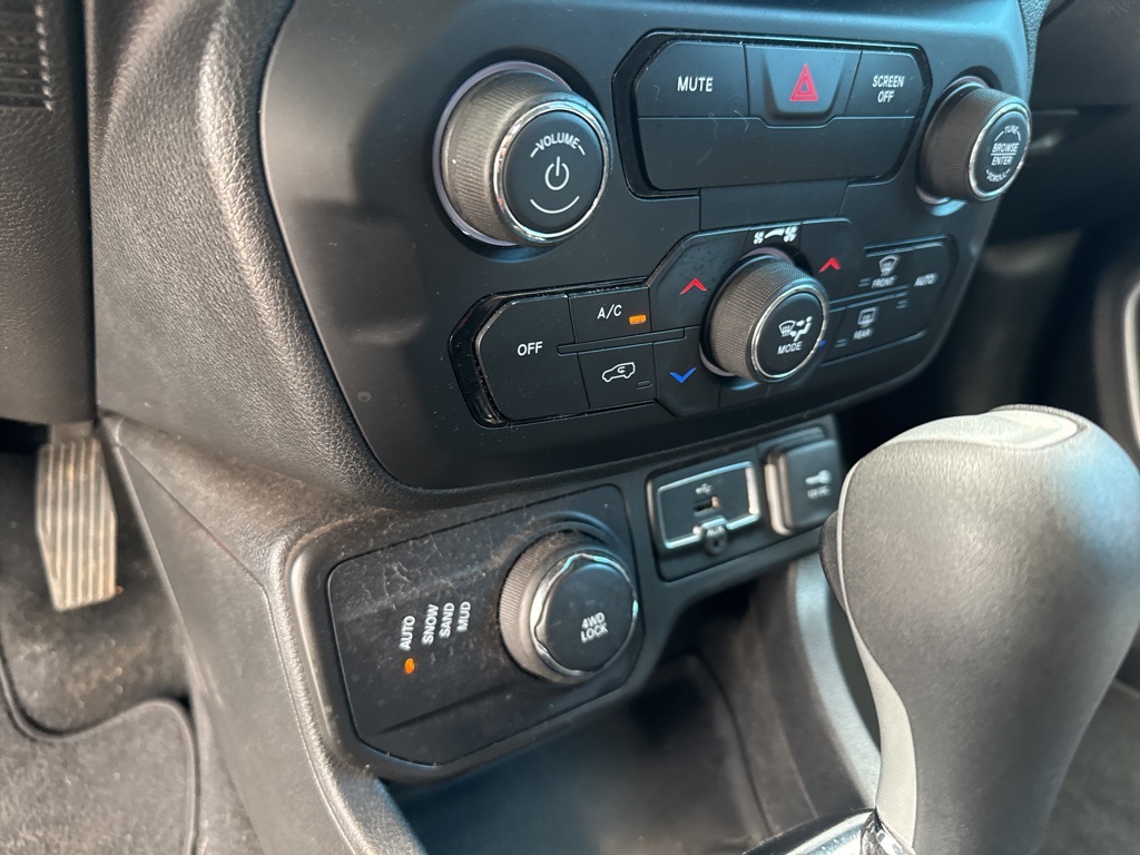 2018 Jeep Renegade Latitude North Edition photo 27