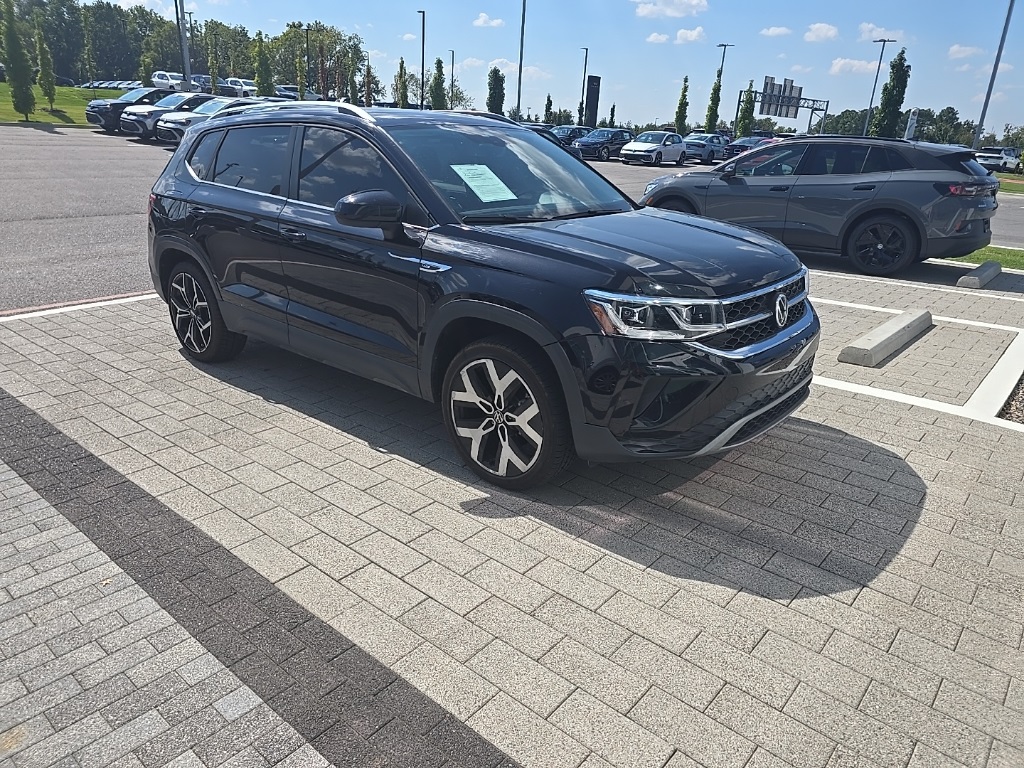 2022 Volkswagen Taos SEL photo 2