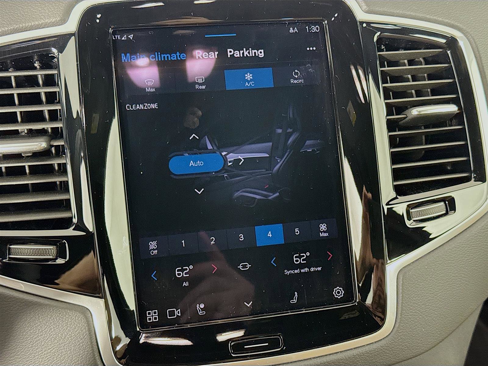 2024 Volvo XC90 Ultimate photo 16