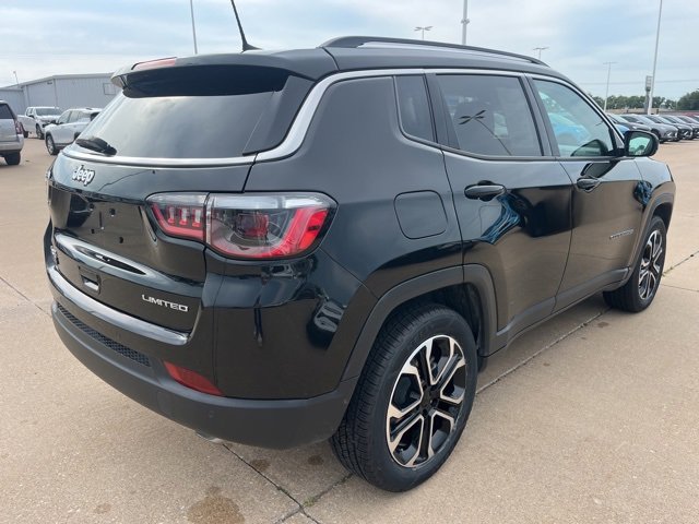 2022 Jeep Compass Limited photo 3