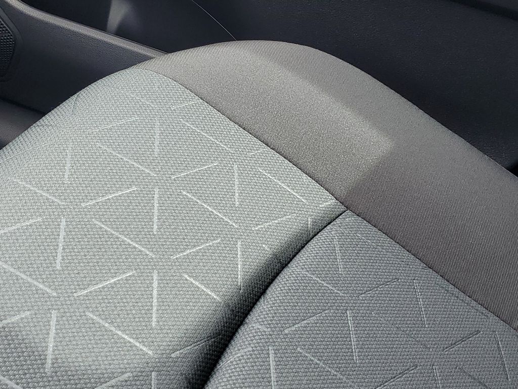 2025 Toyota RAV4 Hybrid XLE photo 22