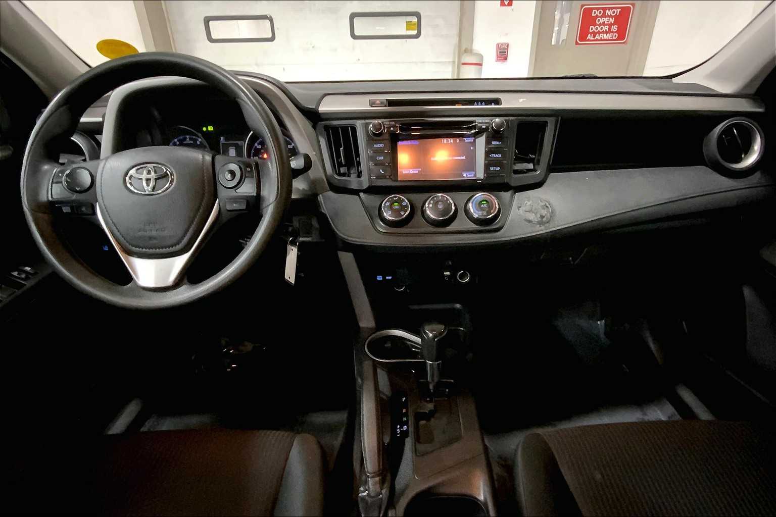 2017 Toyota RAV4 LE photo 14