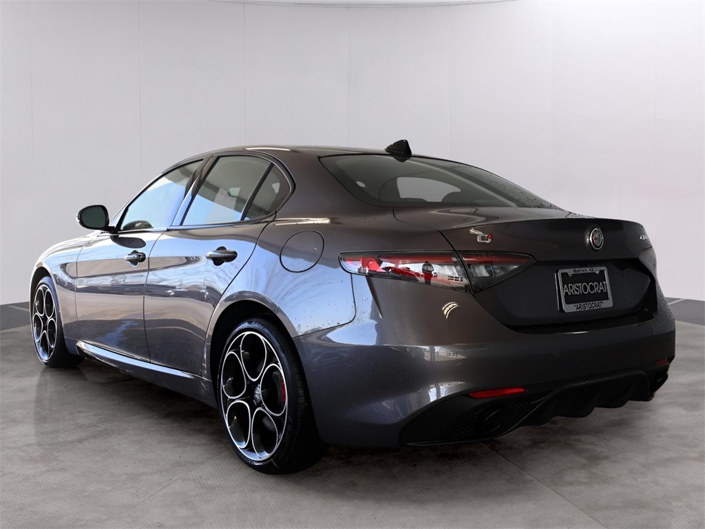 2025 Alfa Romeo Giulia Base photo 5