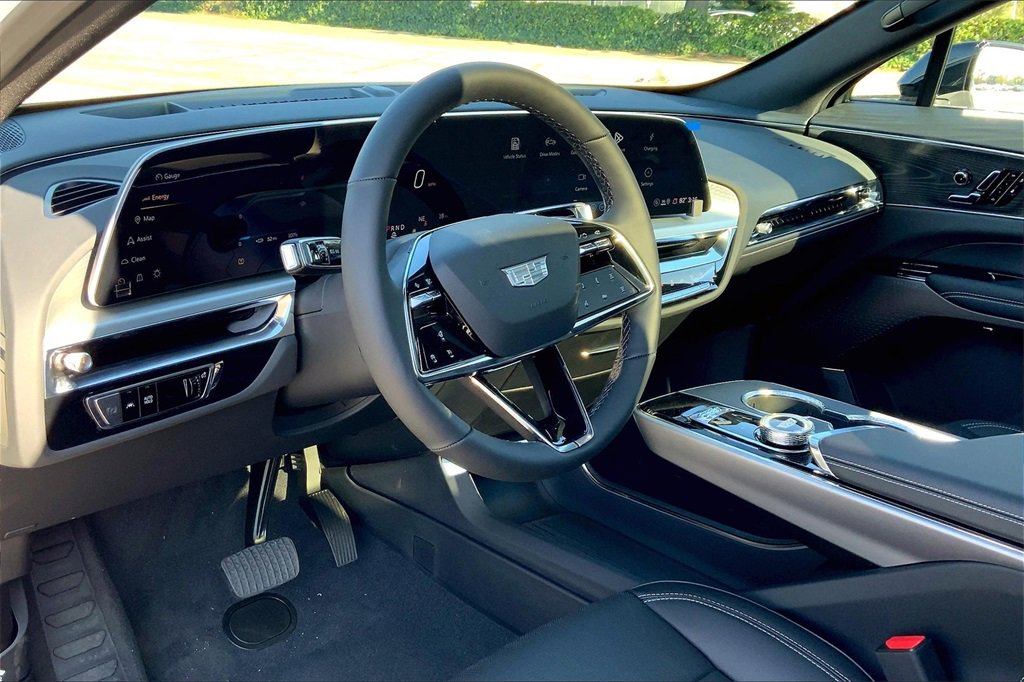 2025 Cadillac Lyriq Luxury photo 9