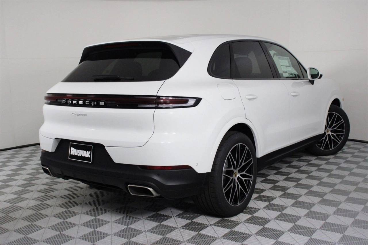 2025 Porsche Cayenne photo 7