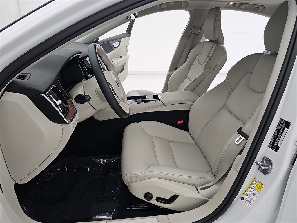 2022 Volvo S60 Recharge T8 R-Design Expression photo 18