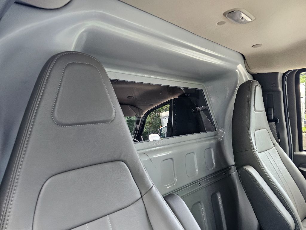 2025 Gmc Savana Cargo 2500 photo 17