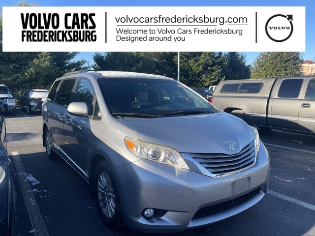 2016 Toyota Sienna XLE's photo
