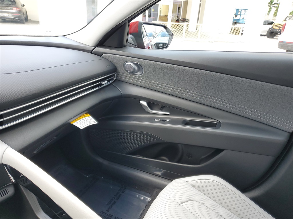 2025 Hyundai Elantra Limited photo 16