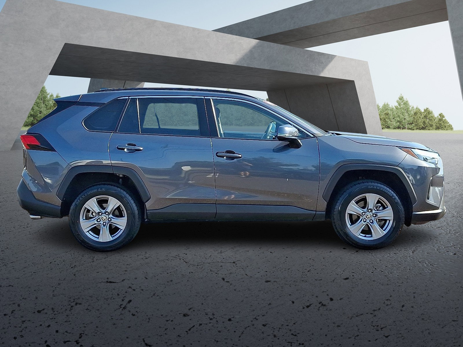 2024 Toyota RAV4 XLE photo 4