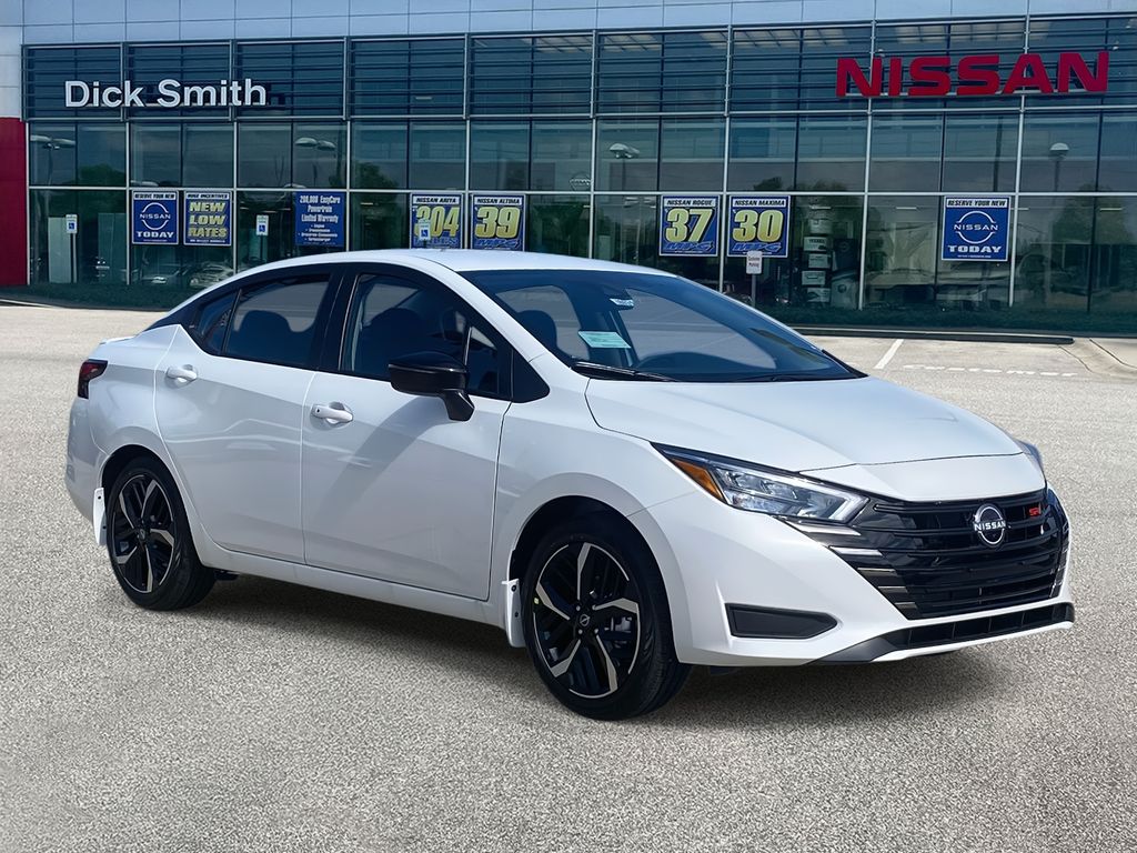 2025 Nissan Versa Sedan SR's photo