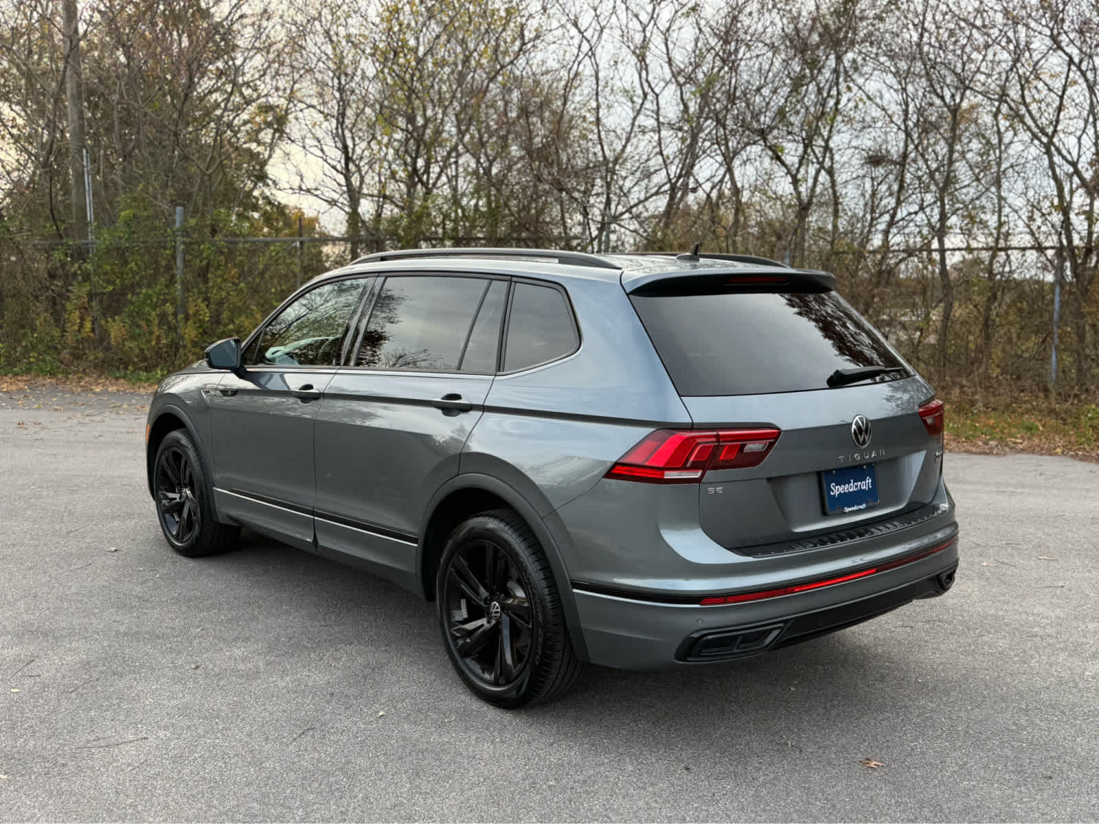 2024 Volkswagen Tiguan SE R-Line Black photo 4