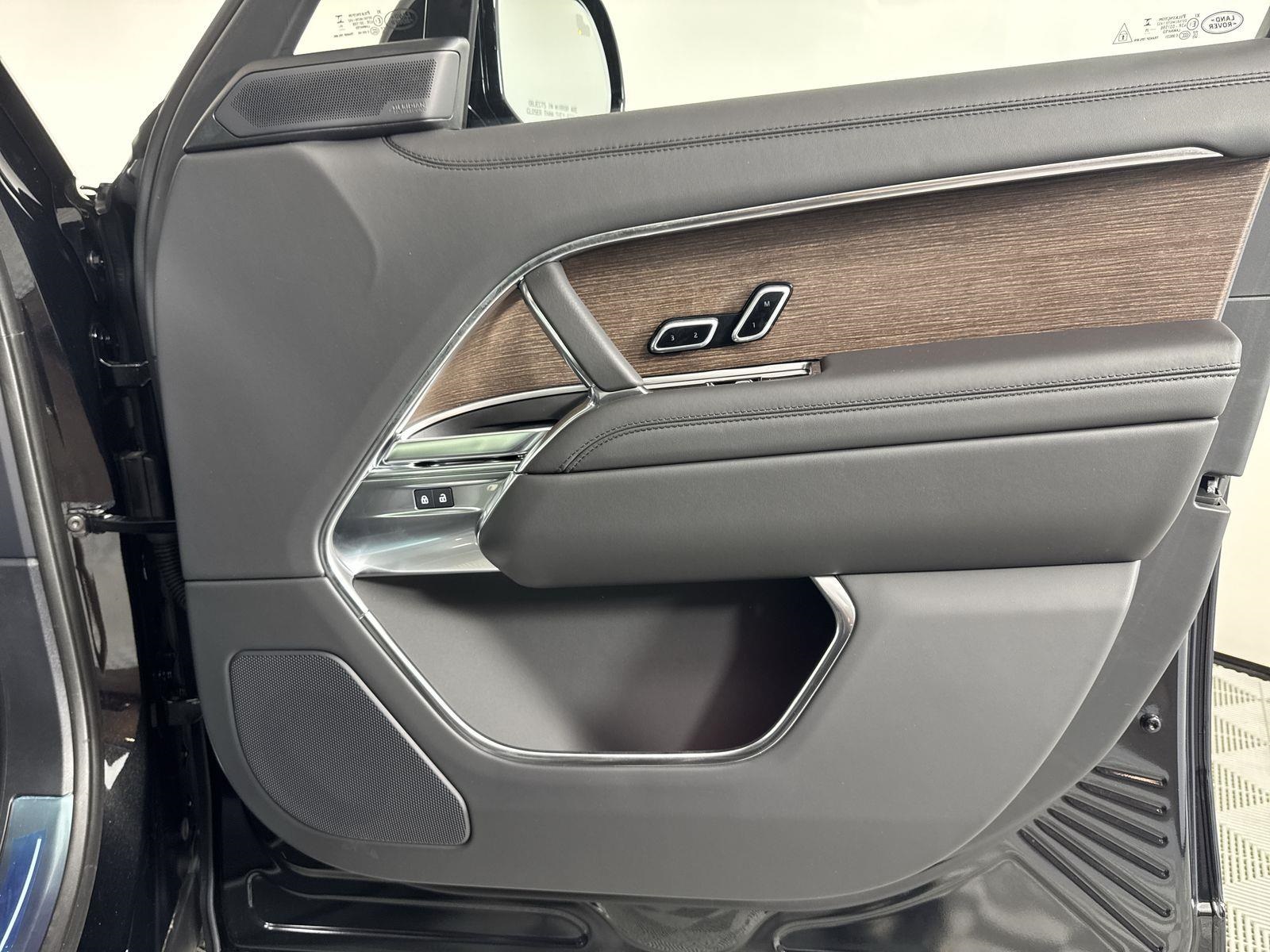 2025 Land Rover Range Rover SE photo 31