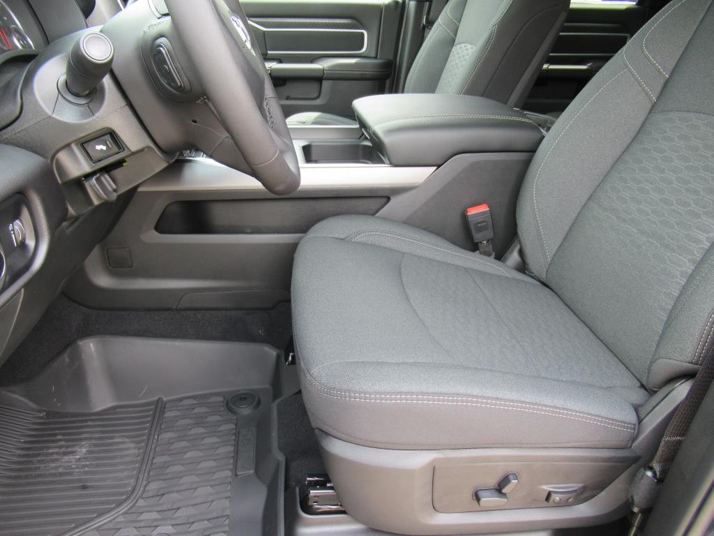 2025 Ram 2500 Big Horn photo 17