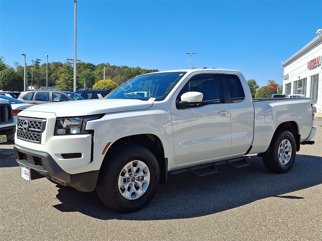 2024 Nissan Frontier SV photo 3