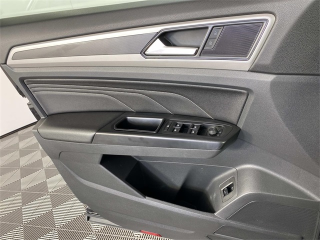 2020 Volkswagen Atlas Cross Sport V6 SEL photo 21