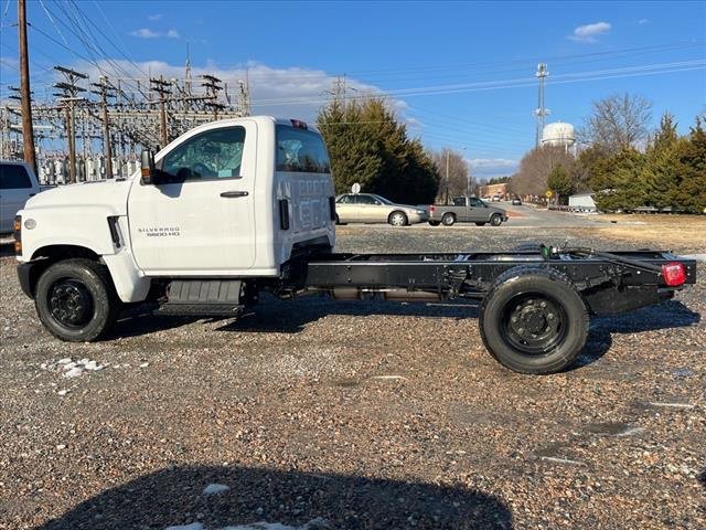 2024 Chevrolet Silverado 5500HD Work Truck photo 2
