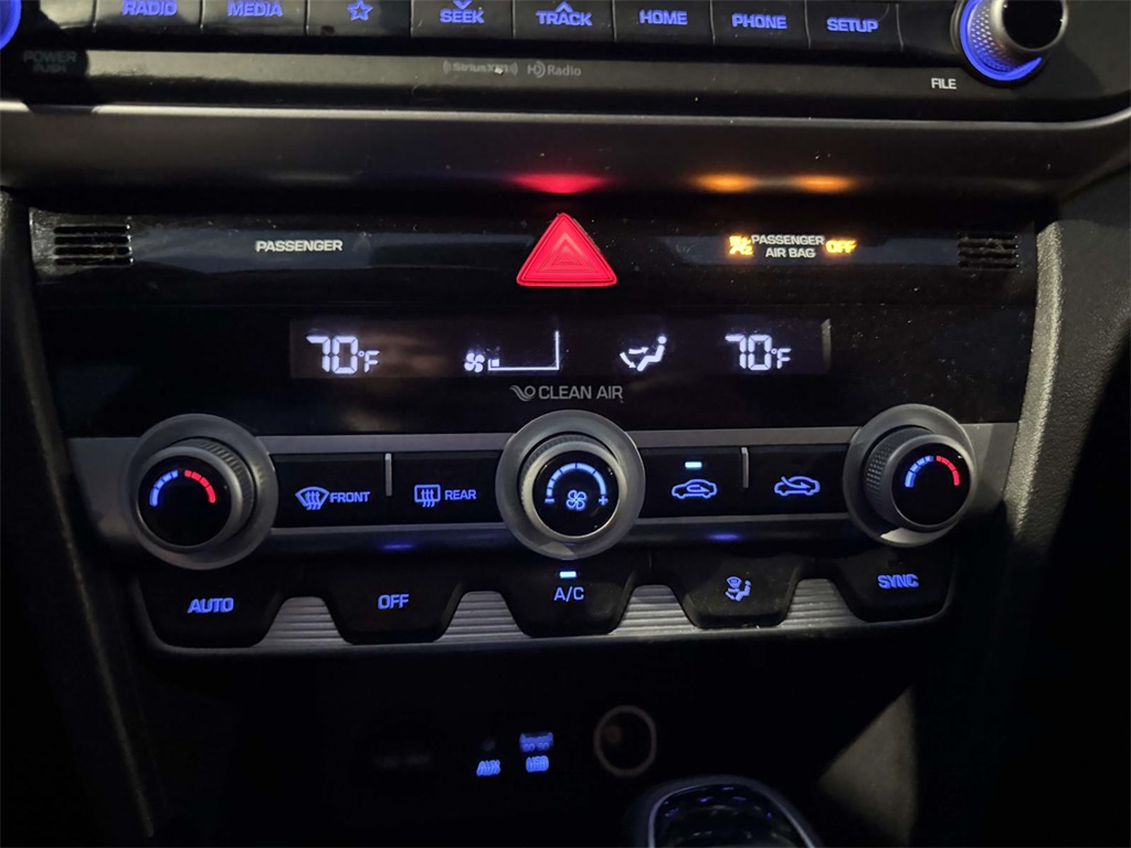 2020 Hyundai Elantra SEL photo 19