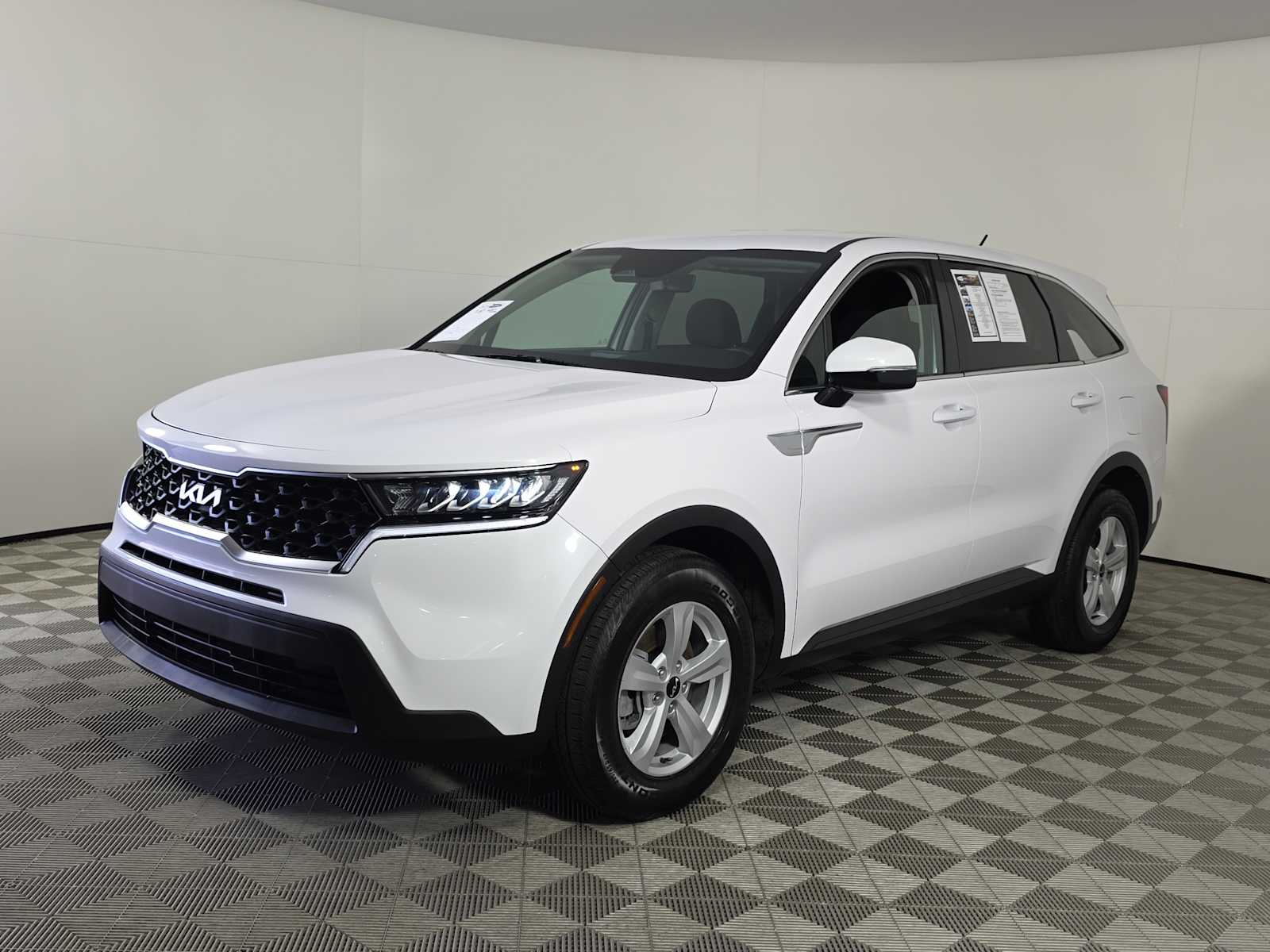 2022 Kia Sorento LX photo 3