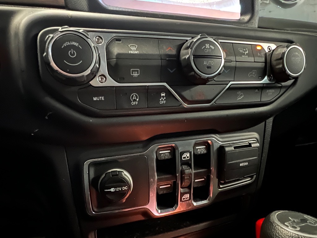 2018 Jeep Wrangler Unlimited Sahara photo 12