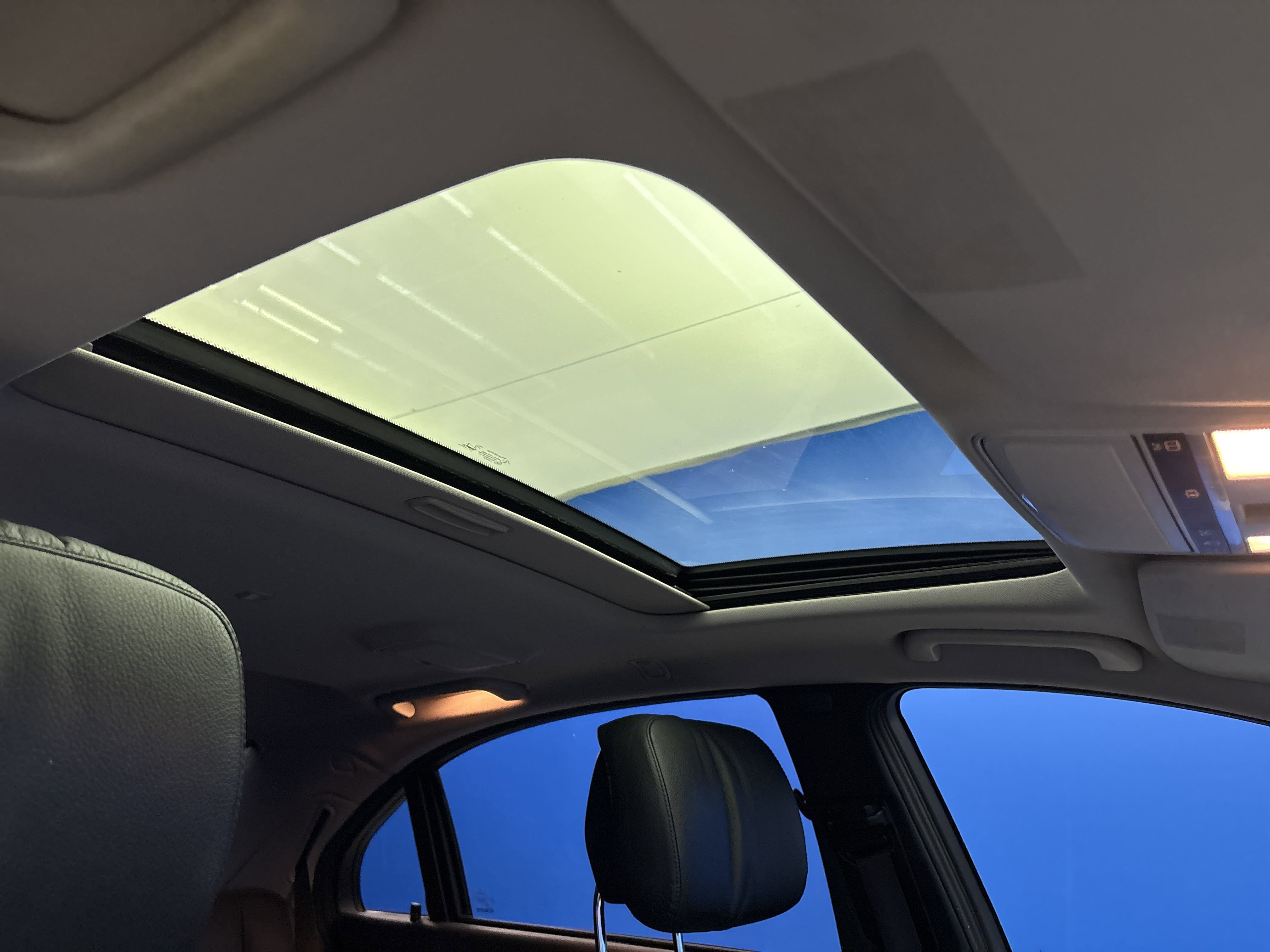 2012 Mercedes Benz S 550 4MATIC photo 19