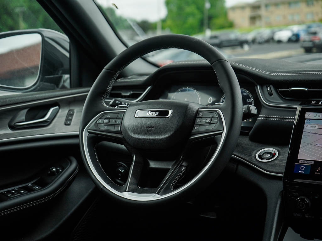 2025 Jeep Grand Cherokee Limited photo 16
