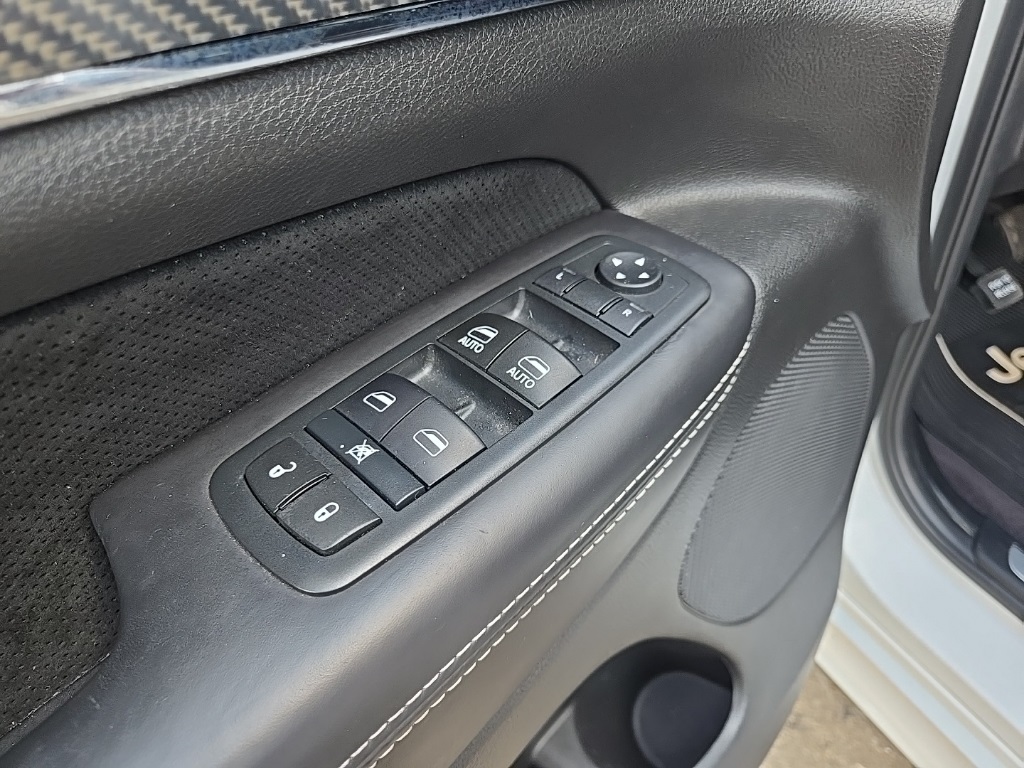 2017 Jeep Grand Cherokee SRT8 photo 28