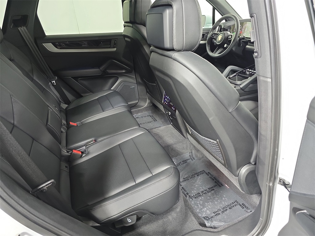 2025 Porsche Cayenne photo 23