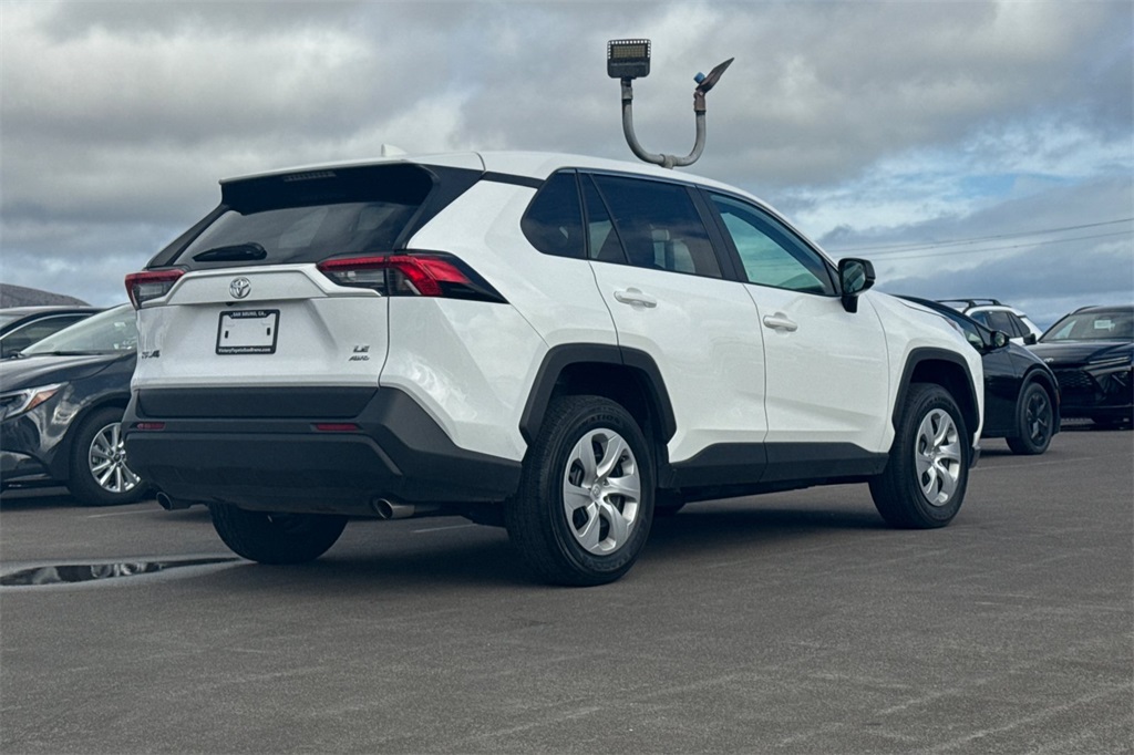 2024 Toyota RAV4 LE photo 3