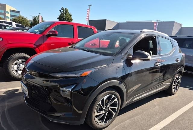 2023 Chevrolet Bolt EUV Premier photo 2