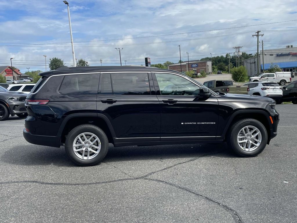 2025 Jeep Grand Cherokee Laredo X photo 8
