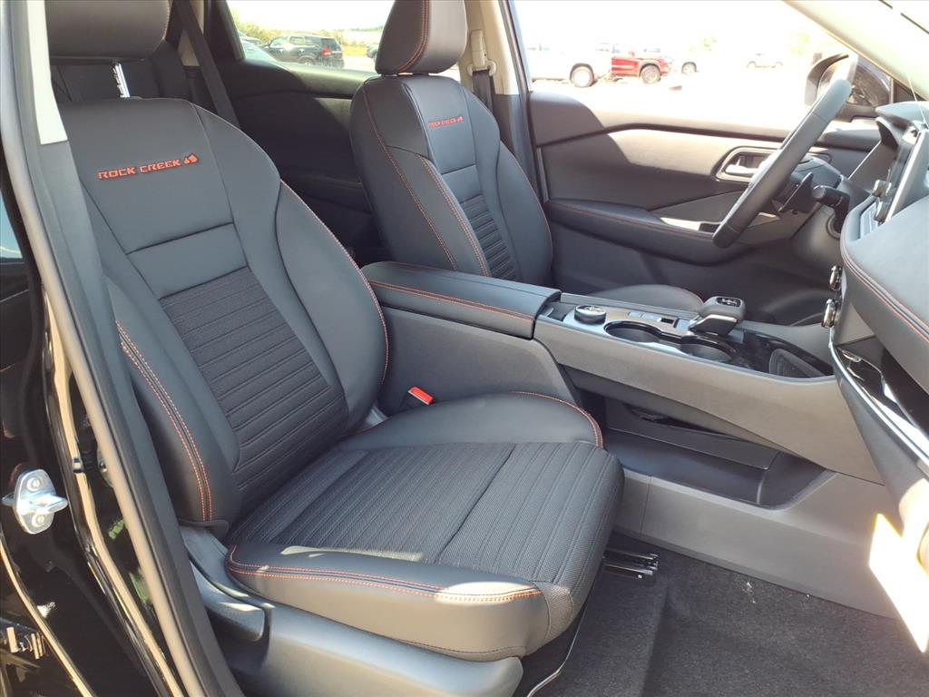 2026 Nissan Rogue SV photo 4