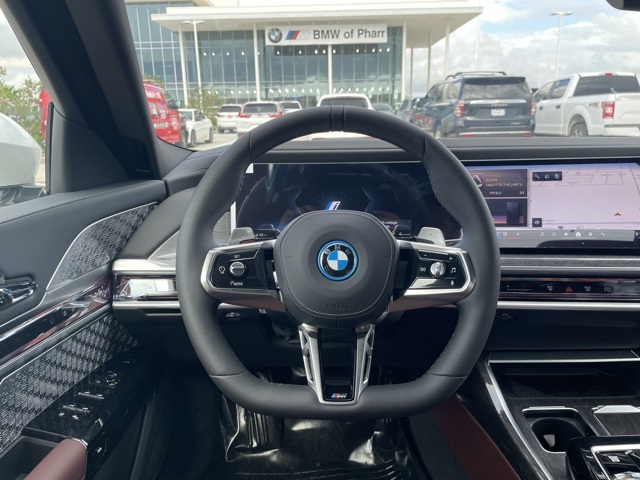 2026 Bmw 750e photo 6