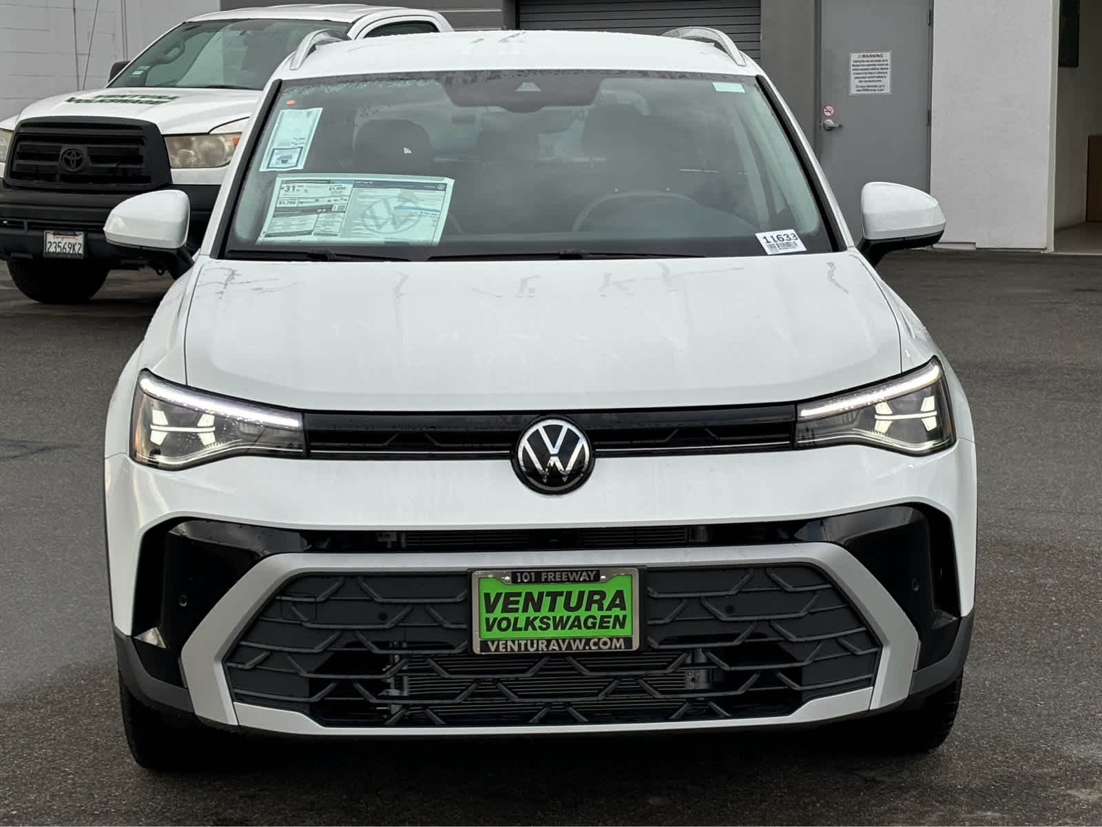 2025 Volkswagen Taos SE photo 2