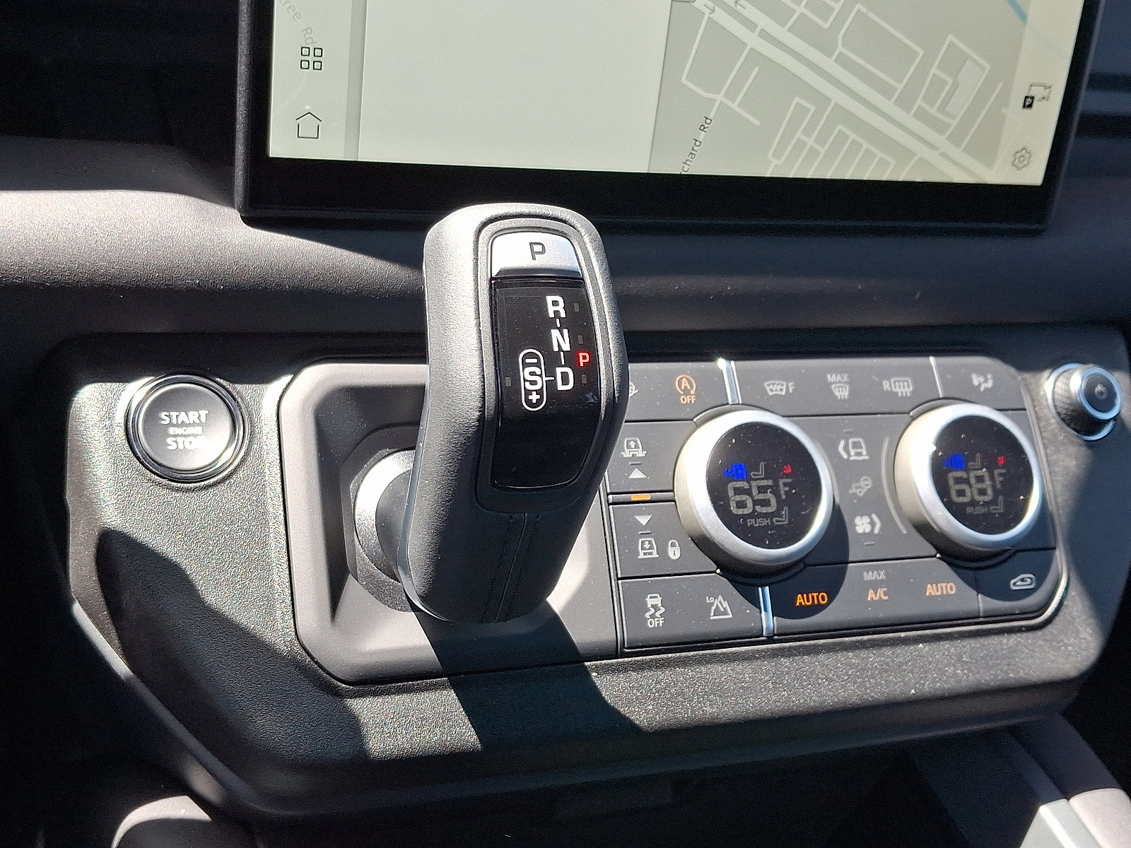 2025 Land Rover Defender 110 X-Dynamic SE photo 16