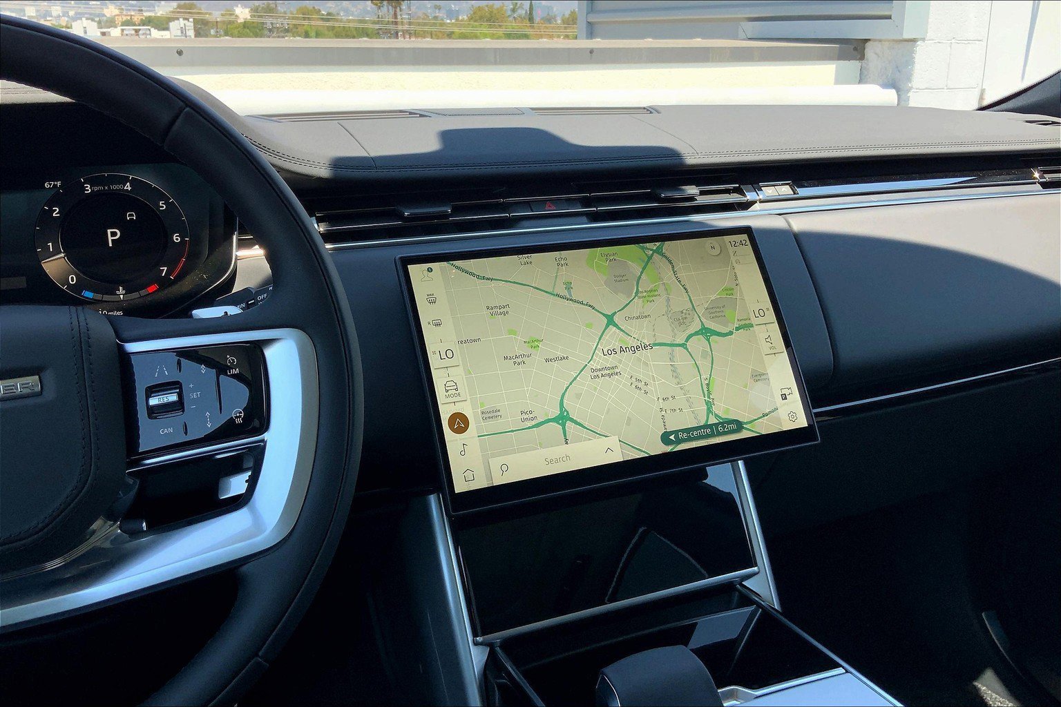 2025 Land Rover Range Rover SE photo 6