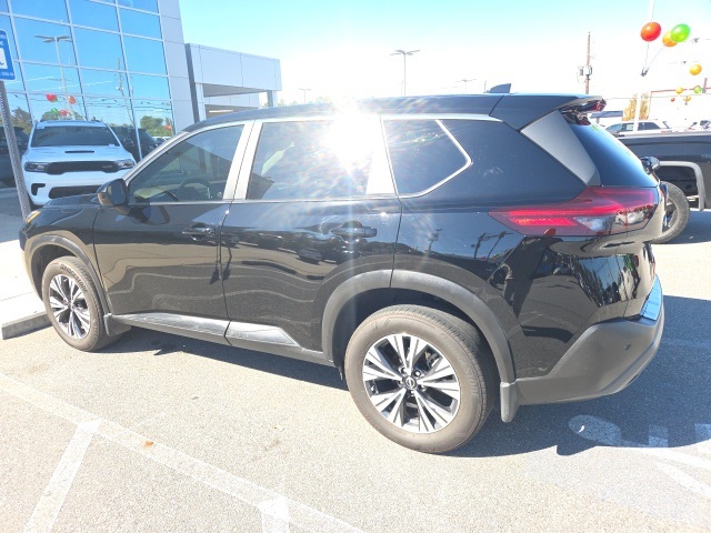 2023 Nissan Rogue SV photo 3