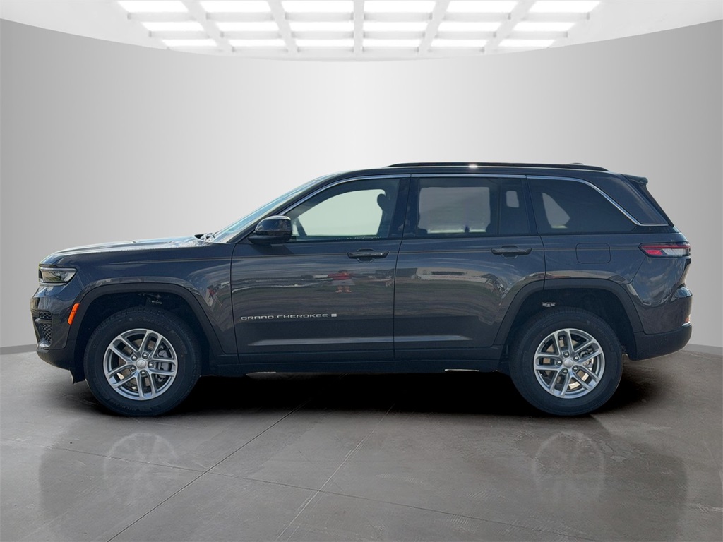 2025 Jeep Grand Cherokee Laredo X photo 3