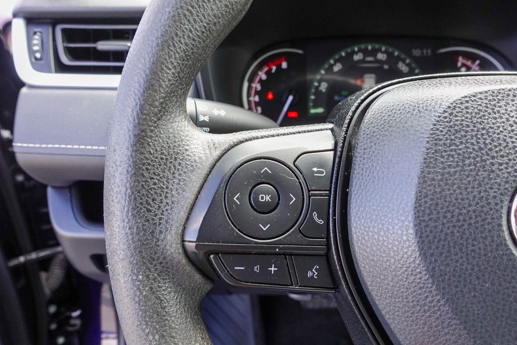 2023 Toyota RAV4 XLE photo 16