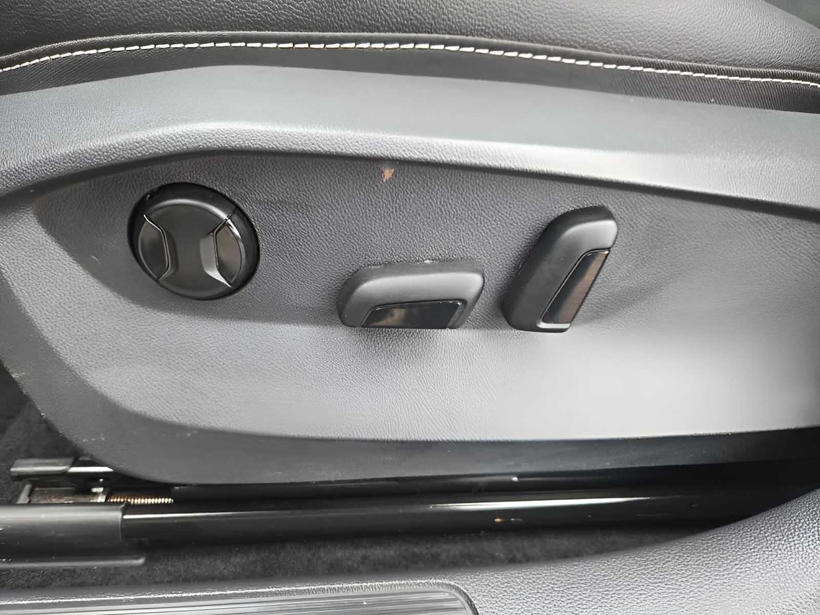 2022 Volkswagen Taos SEL photo 13