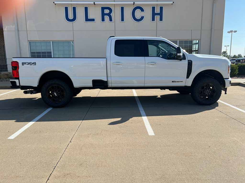 2023 Ford F-350 Lariat photo 11