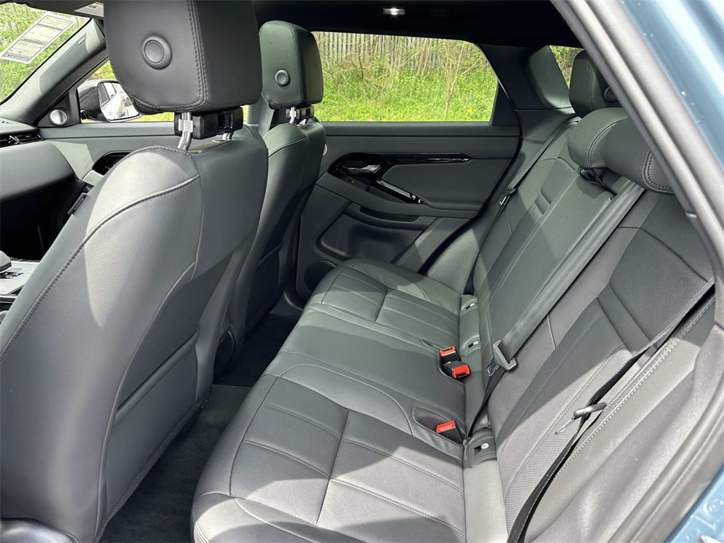 2026 Land Rover Range Rover Evoque Dynamic SE photo 7
