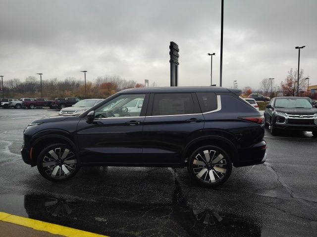 2025 Mitsubishi Outlander SEL photo 2