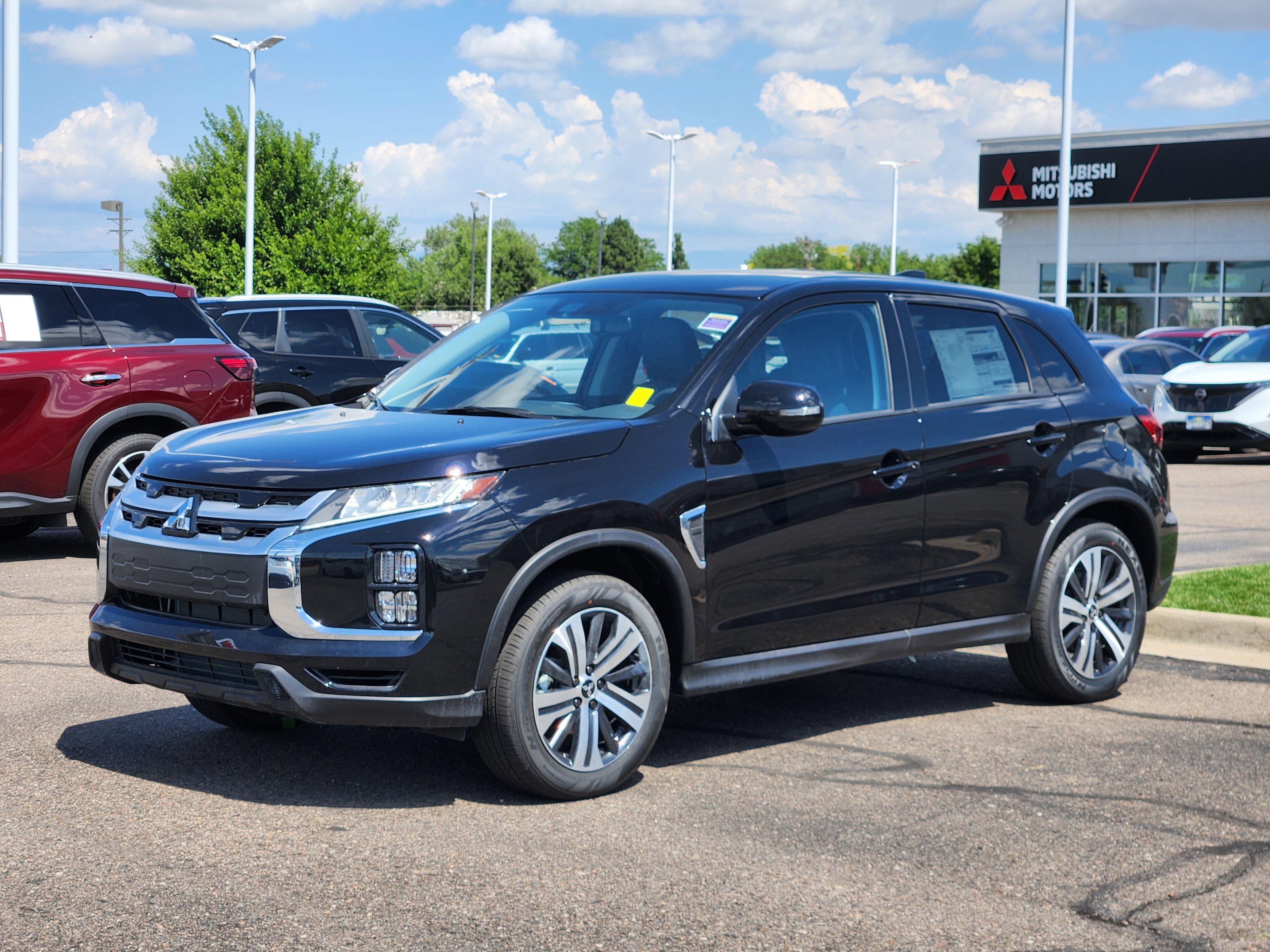 2025 Mitsubishi Outlander Sport SE's photo