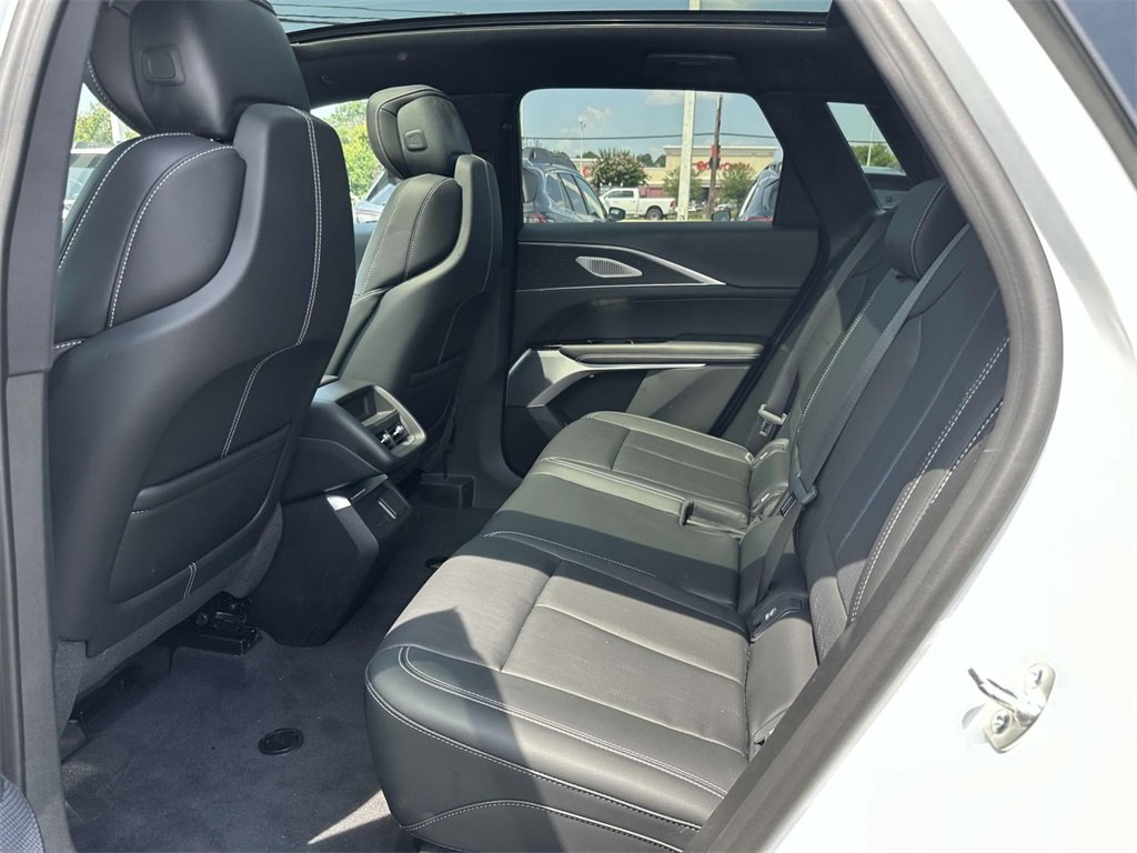 2025 Cadillac Lyriq Luxury photo 13