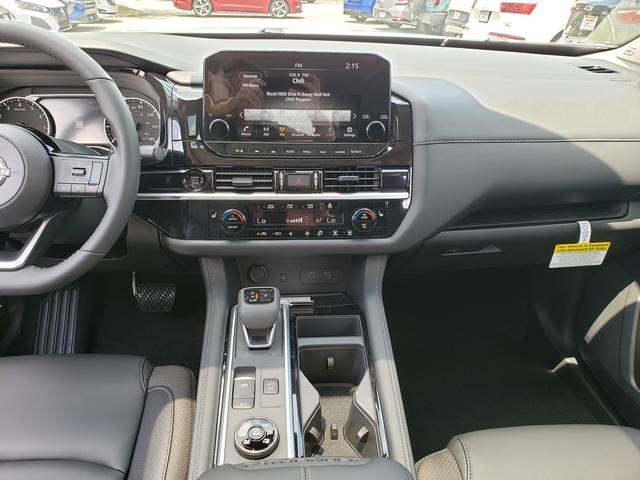 2025 Nissan Pathfinder SL photo 16