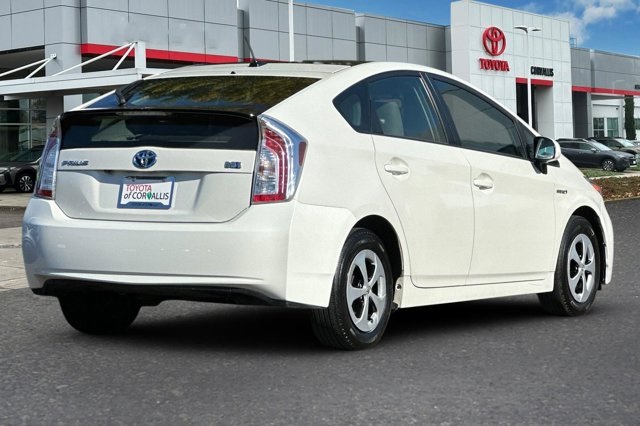 2015 Toyota Prius Three photo 4
