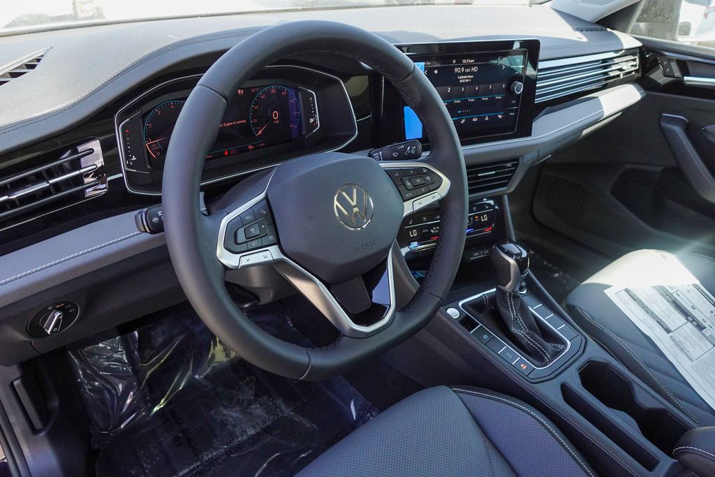 2025 Volkswagen Jetta 1.5T SEL photo 9