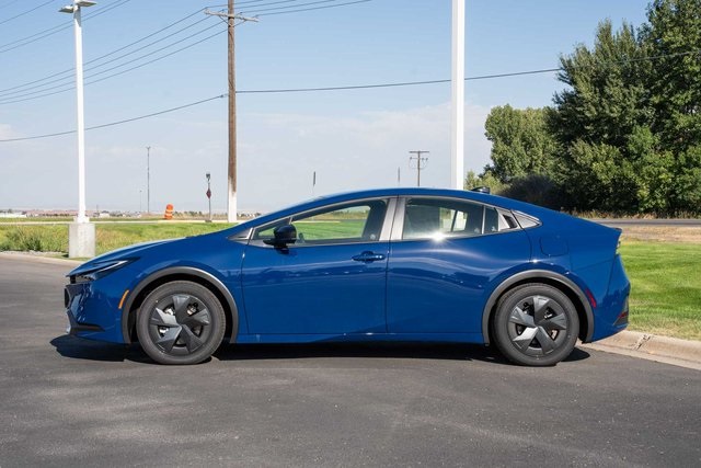 2026 Toyota Prius Plug-in Hybrid SE photo 10